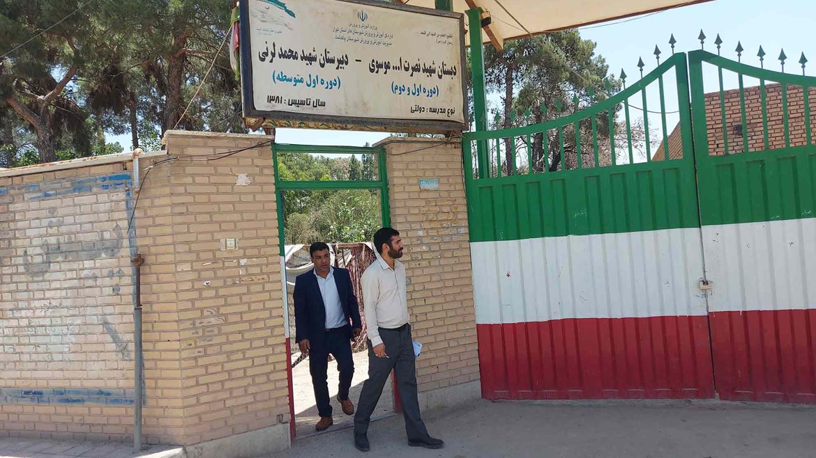 بازسازی سرویس بهداشتی و موتورخانه دبیرستان دخترانه شهدای فرون آباد